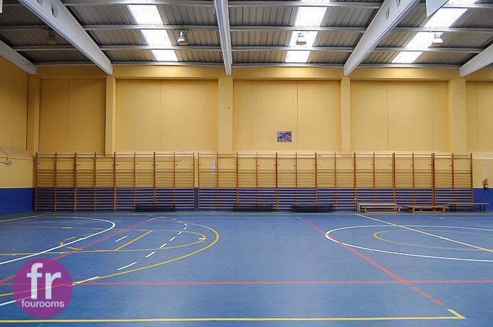 interior de polideportivo