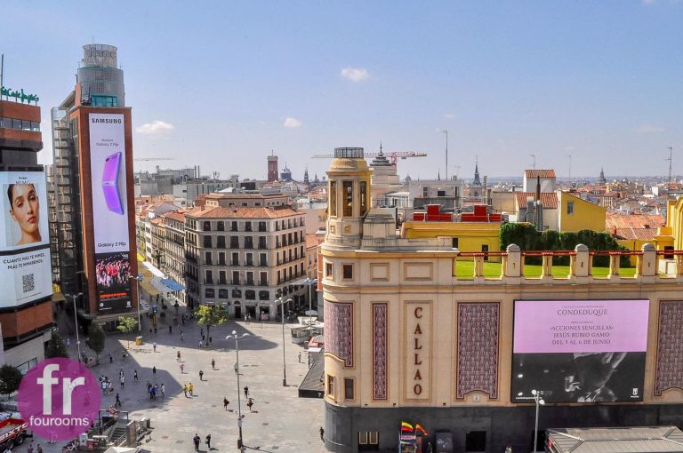 vista de la plaza de callao en madrid