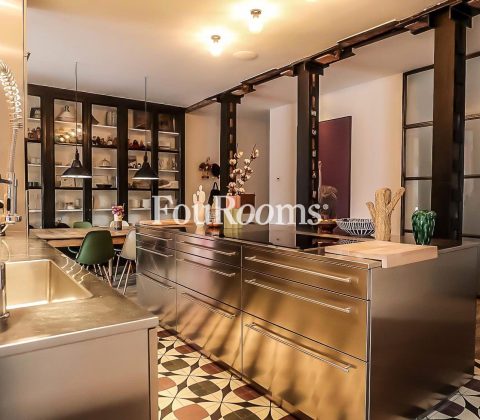 cocina con muebles de acero