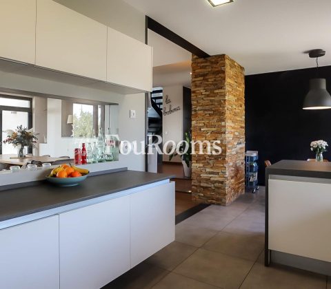 Localizaciones de la agencia Fourooms para el rodaje de la serie de Netflix Salvador