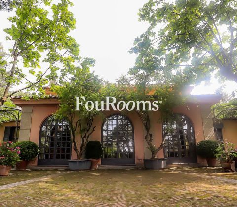 exterior chalet con ventanales en arco