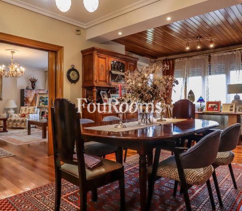 vista de comedor y salon de casa